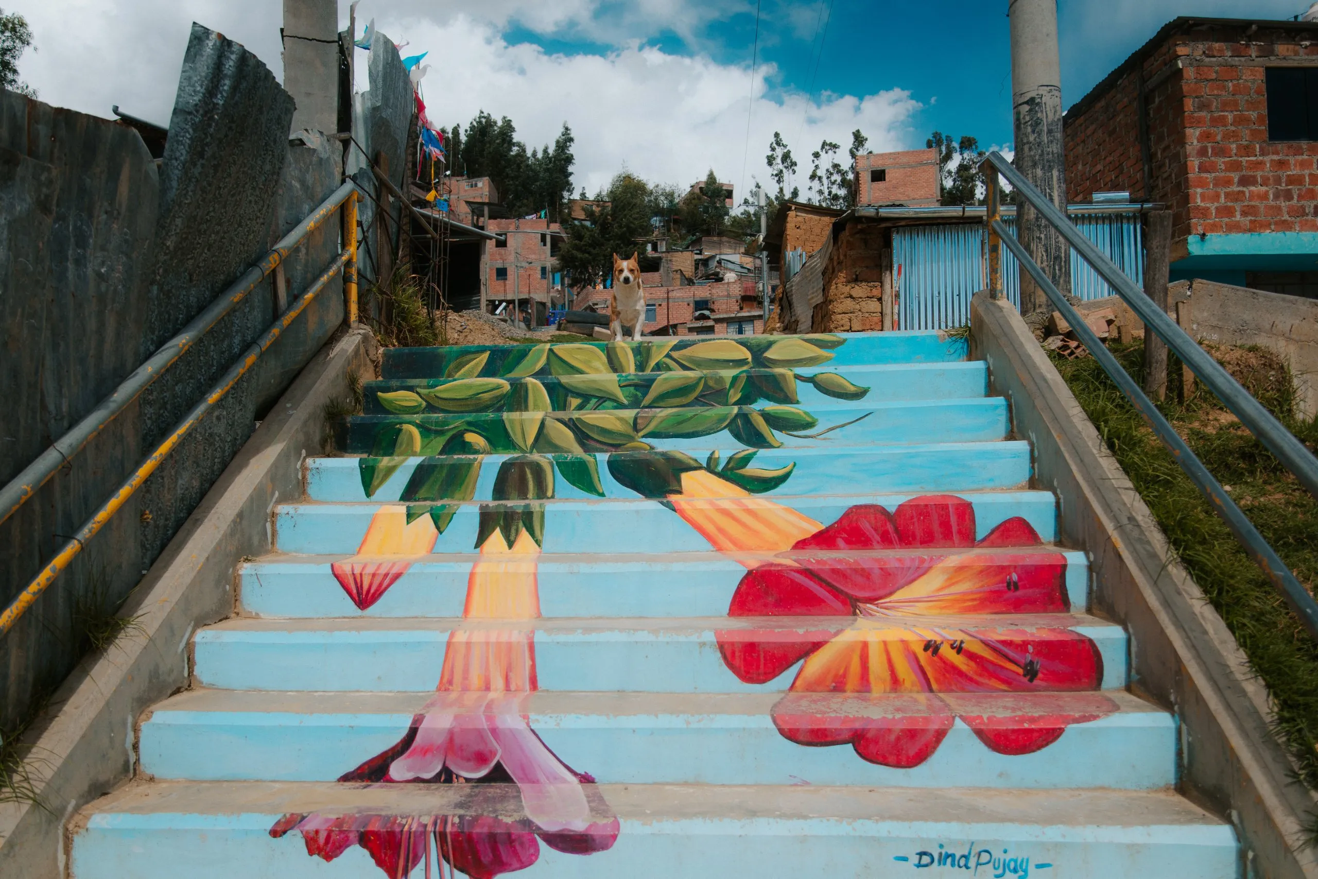 Mural floral en las escalinatas de Shancayán